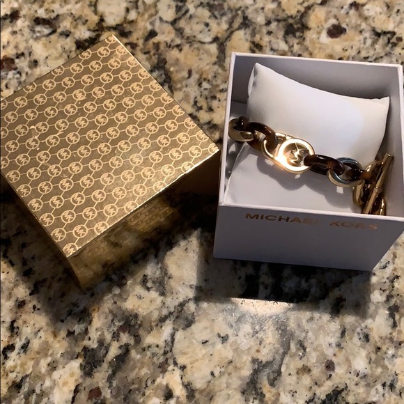 ⭐️Host Pick⭐️ Gold-Tone Tortoise Acetate Link - Picture 3 of 3